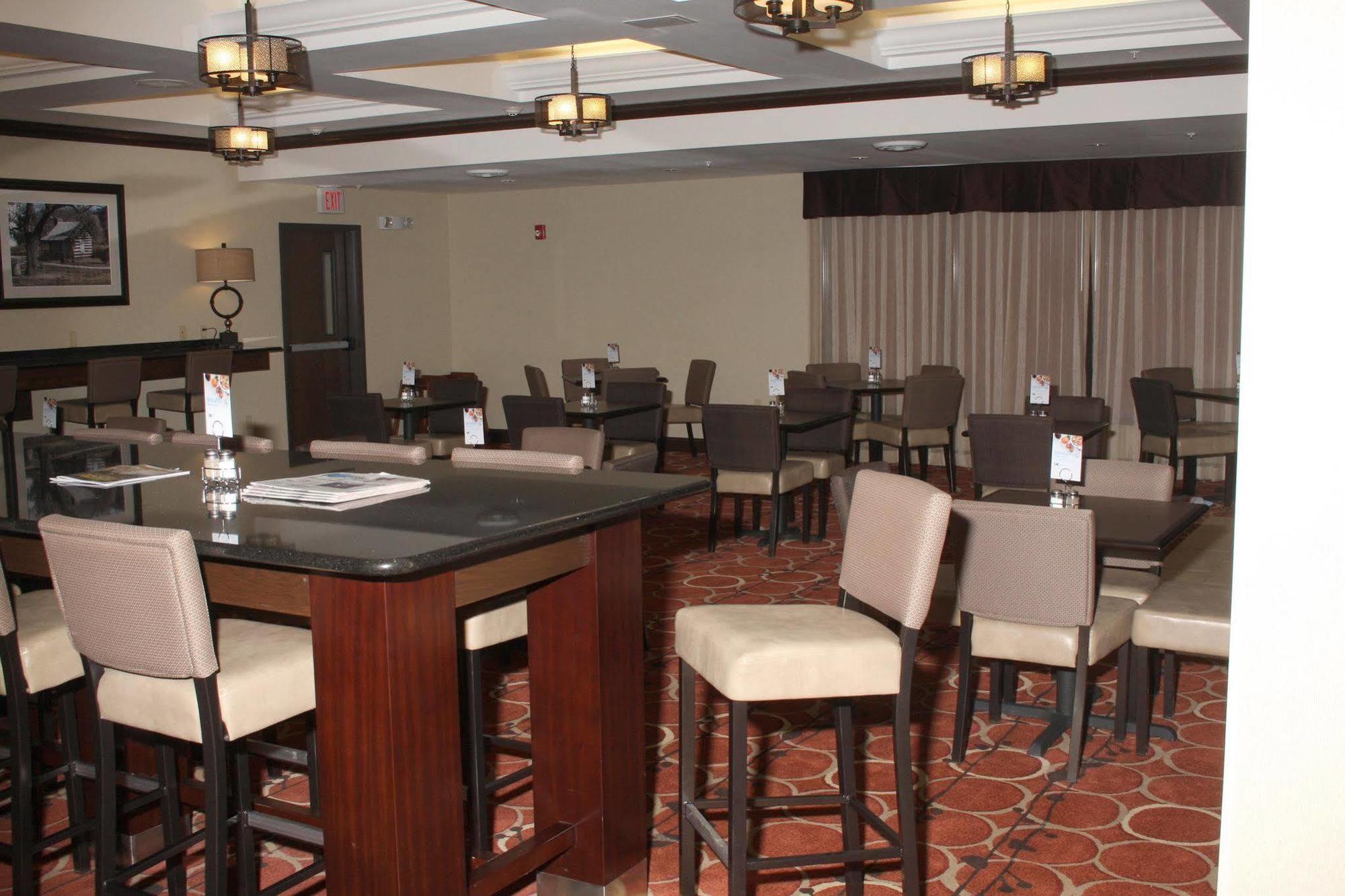 Holiday Inn Express & Suites Cumberland - La Vale By Ihg Exterior photo